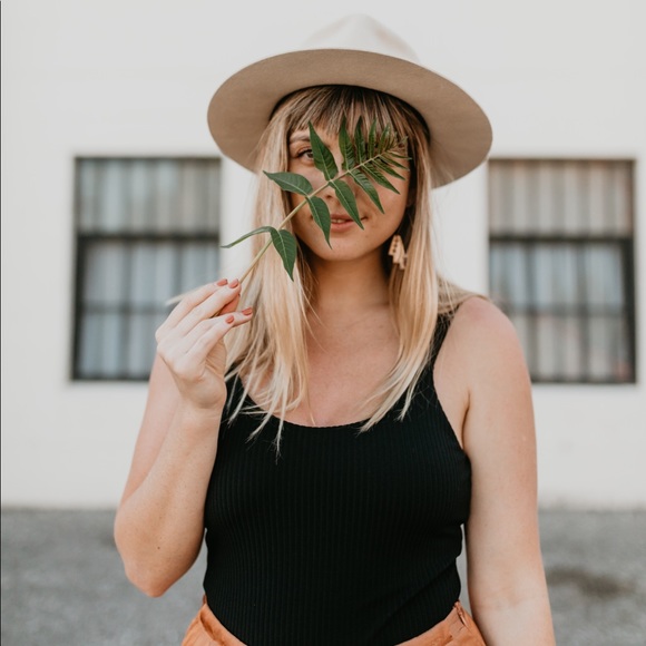 Meet your Posher, Alyssa - Picture 6 of 16